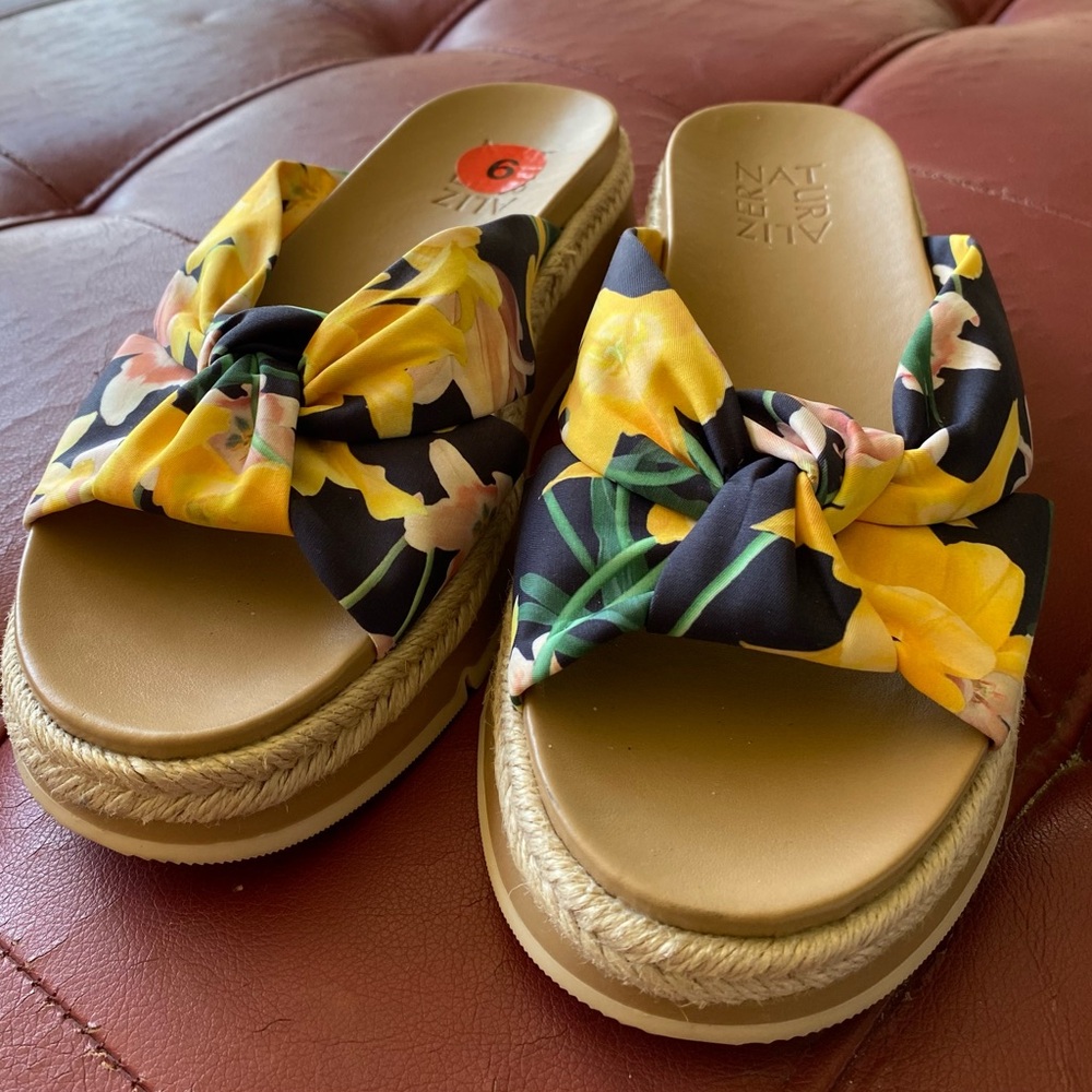 New Naturalizer Sandals Size 6